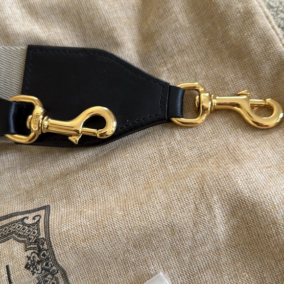 π€MatelassΓ© leather cross-body bag. Never been worn. π― Authentic - Picture 13 of 14